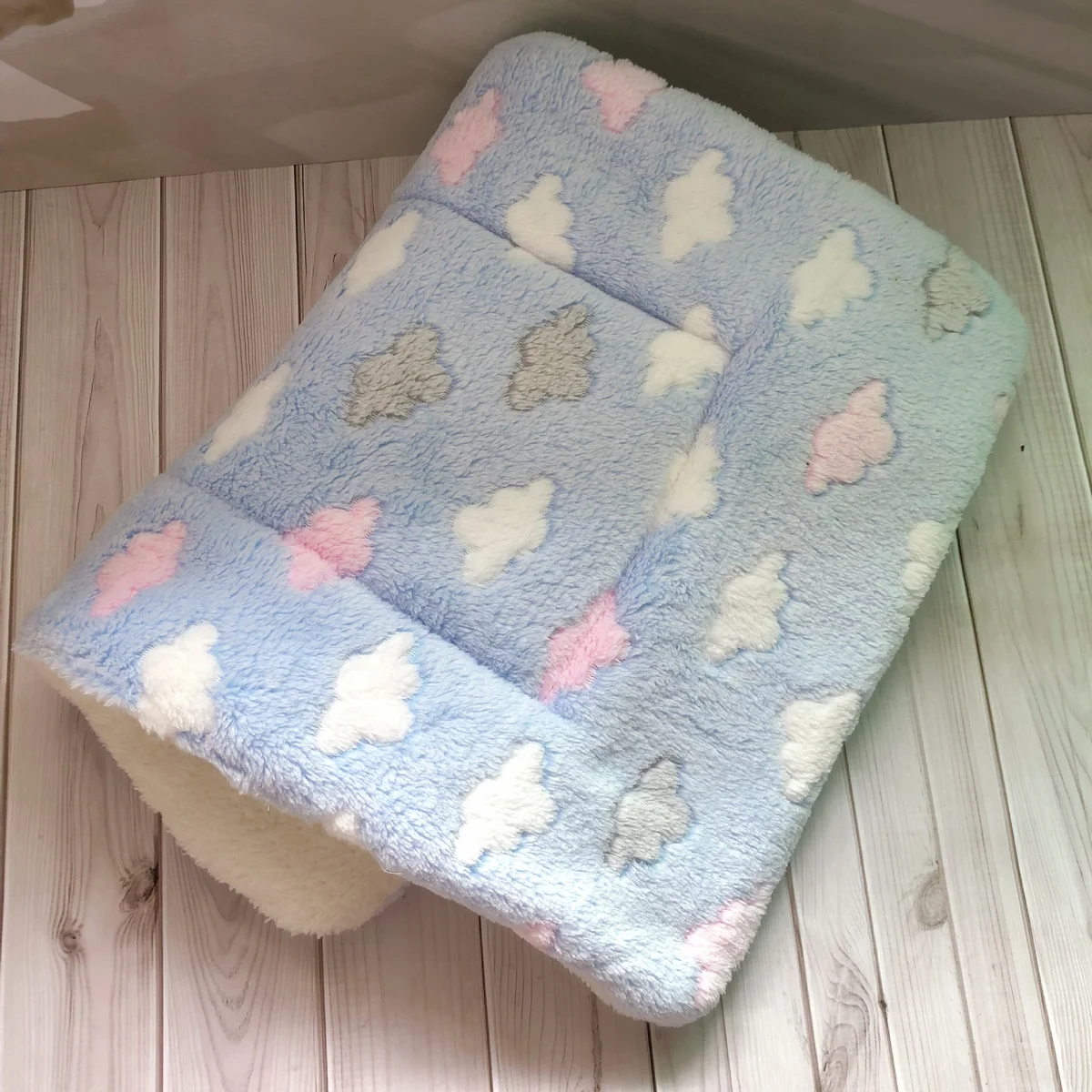 La couverture Petite halte — Nuages bleus · 70 × 50 cm
